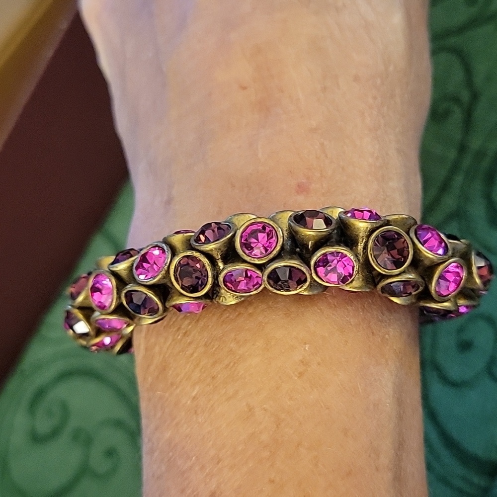 Pink purple faceted stones set in antique gold stretch quality bracelet Like New - Picture 2 of 5